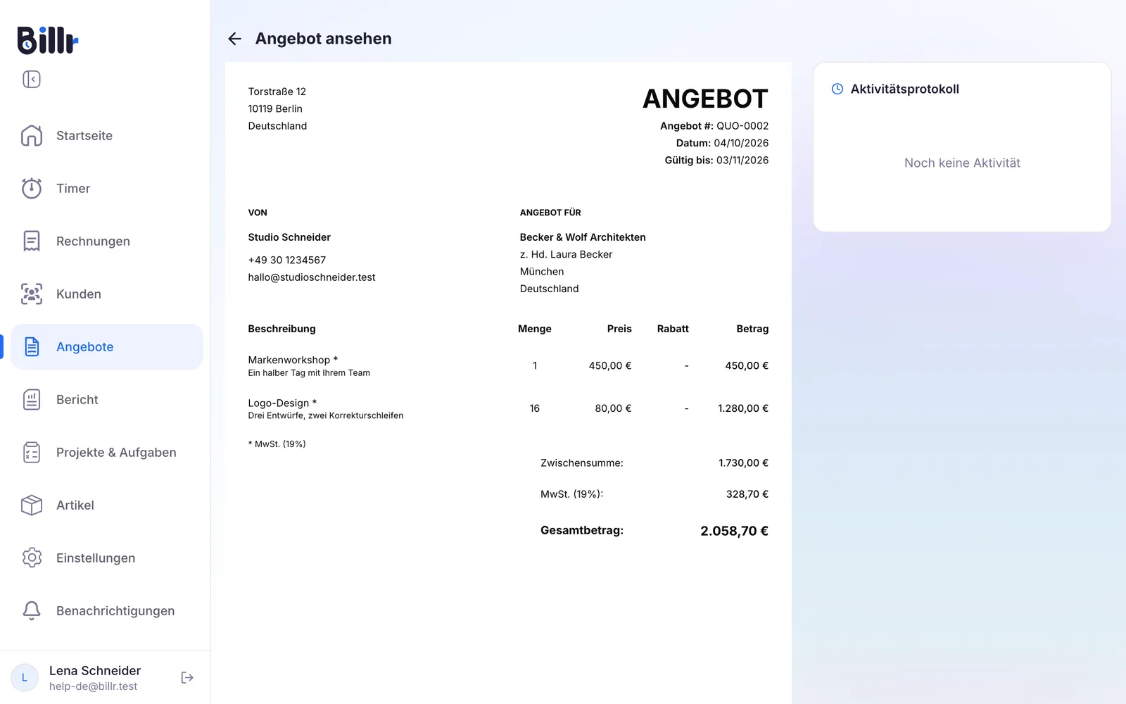 Ein Angebot in Billr, so wie dein Kunde es sieht, mit den Positionen, der Steuer und dem Gesamtbetrag, und dem Aktivitätsprotokoll rechts