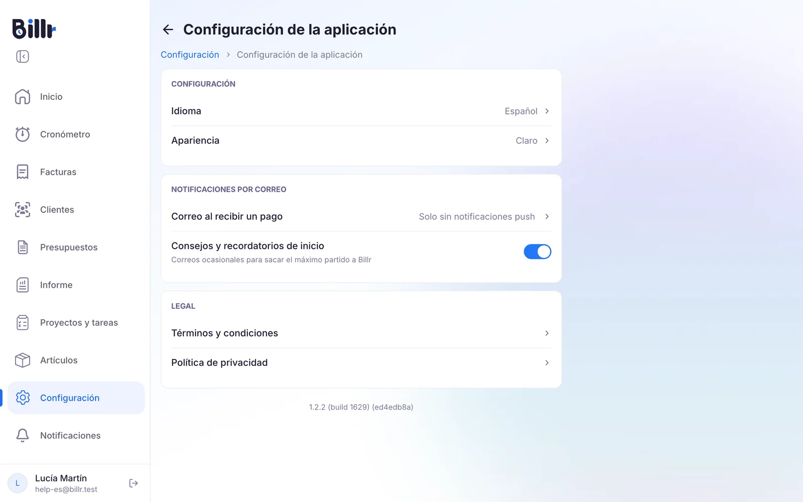 La pantalla Configuración de la aplicación, con el idioma, la apariencia y las notificaciones por correo