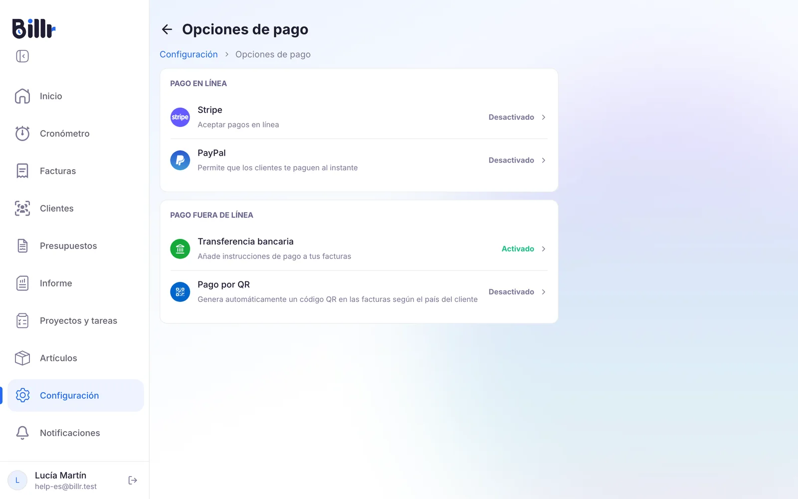 La pantalla Opciones de pago de Billr, con Stripe y PayPal en pago en línea y Transferencia bancaria y Pago por QR en pago fuera de línea
