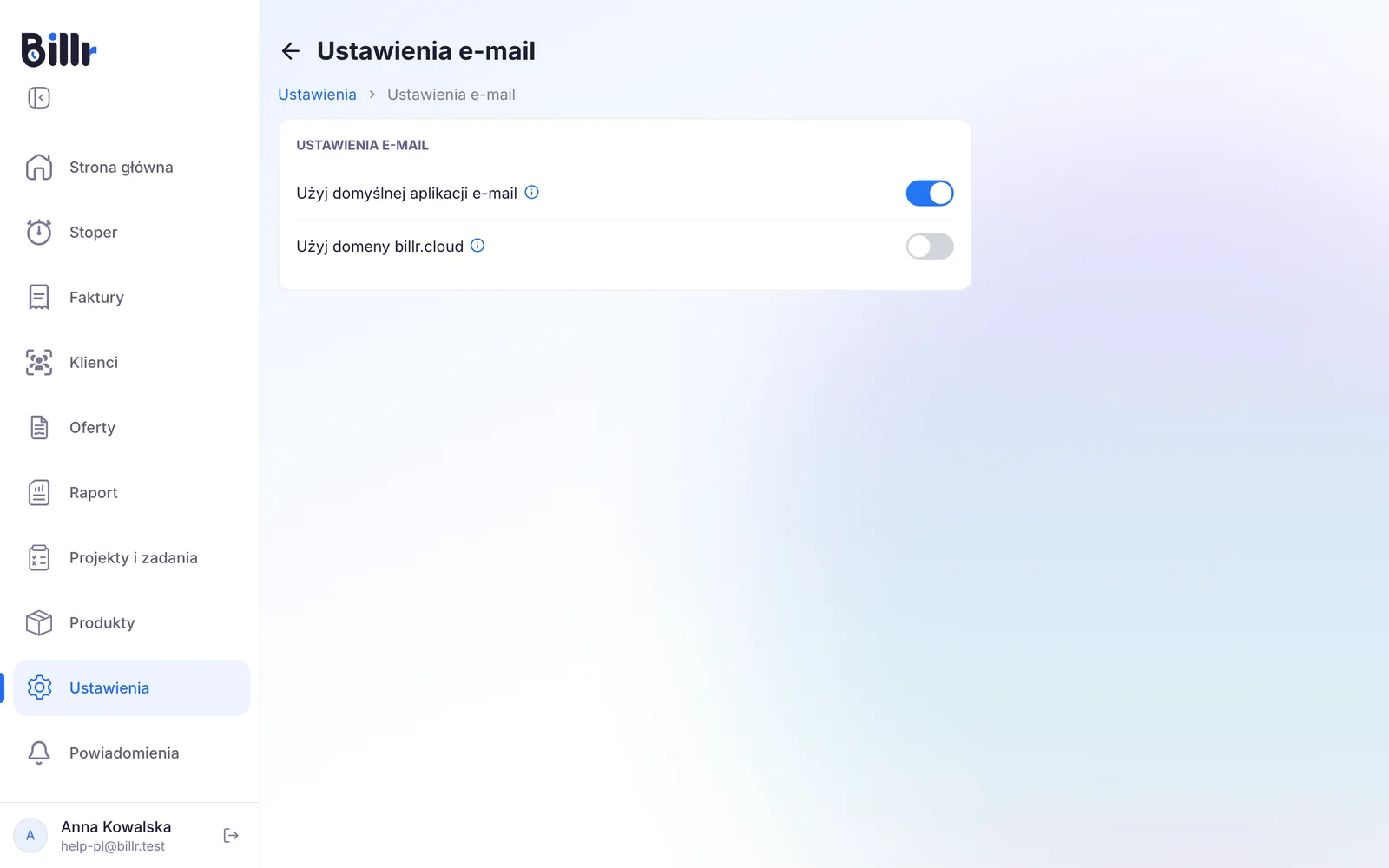 Ekran Ustawienia e-mail z wyborem między domyślną aplikacją pocztową a domeną billr.cloud