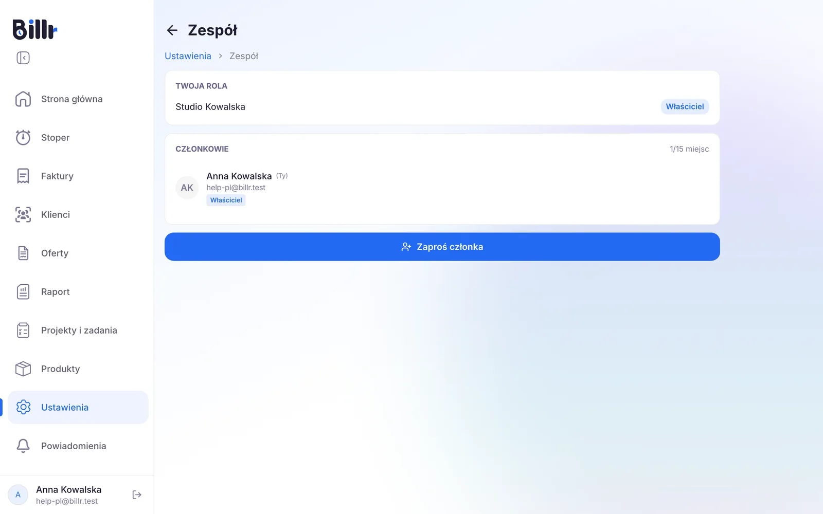 Ekran Zespół w Billr, z twoją rolą, listą członków z liczbą zajętych miejsc i przyciskiem Zaproś członka
