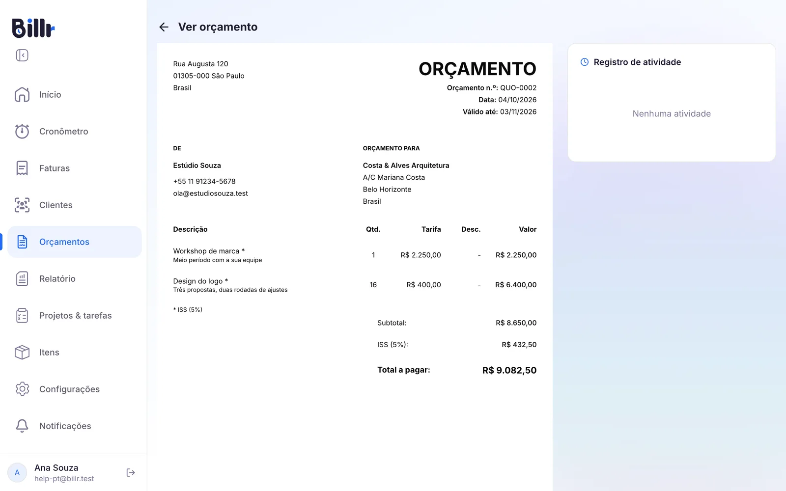 Um orçamento no Billr como o seu cliente vê, com as linhas, o imposto e o total, e o registro de atividade à direita