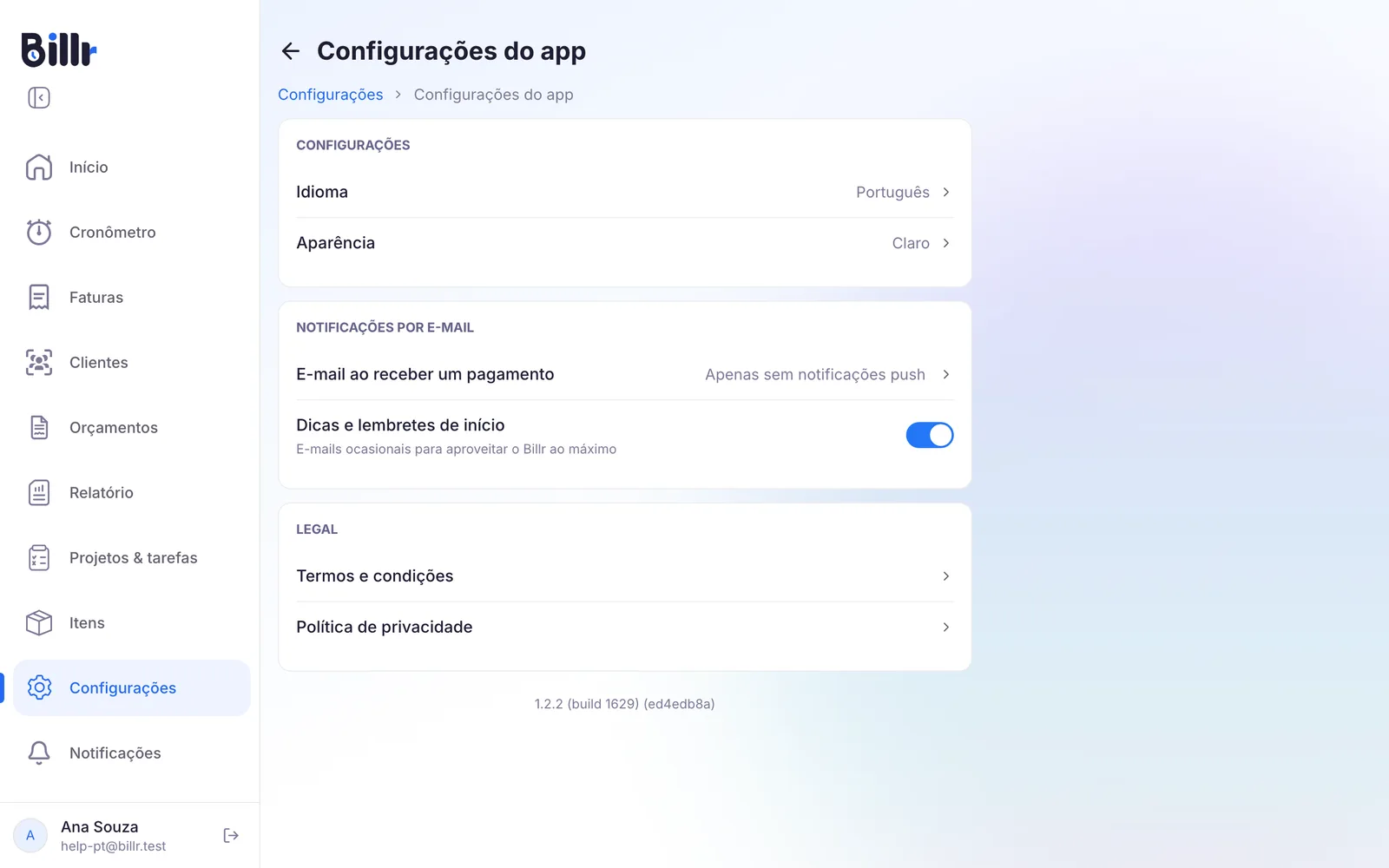 A tela Configurações do app, com o idioma, a aparência e as notificações por e-mail
