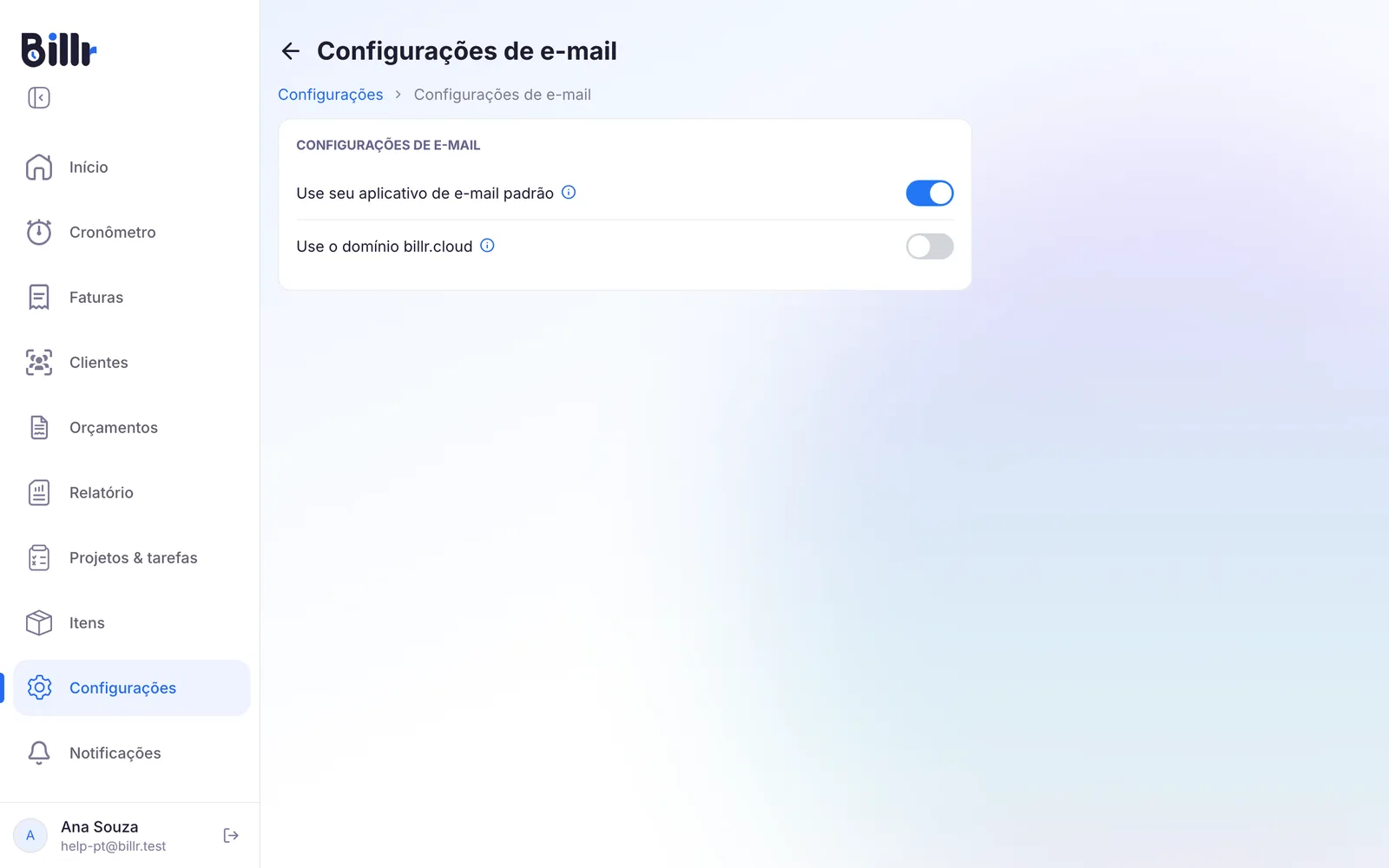 A tela Configurações de e-mail com a escolha entre o seu app de e-mail padrão e o domínio billr.cloud